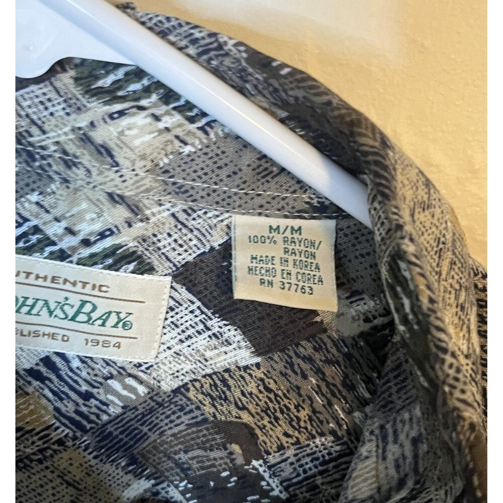 St Johns Bay Mens Medium Hawaiian Black Geometric Short Sleeve Button Up Shirt - Picture 3 of 5